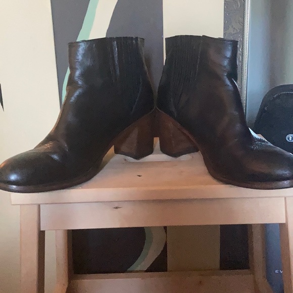 Wolverine 1,000 mile arc ankle bootie - Picture 4 of 5